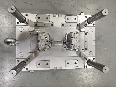 Precision mold — headlamp parts