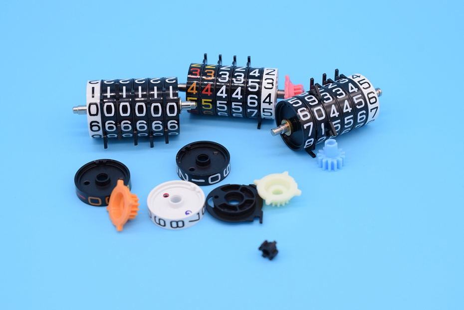 Motorcycle instrument gear set